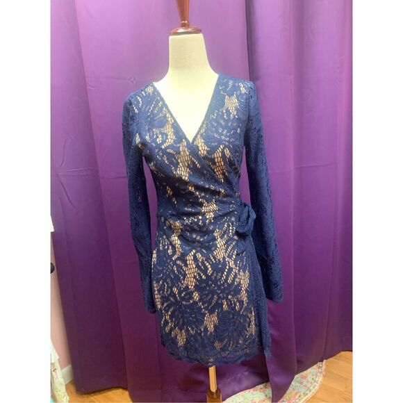 Lilly Pulitzer Womens True Navy Blue Tiki Wrap Lace Romper Small - Picture 3 of 9